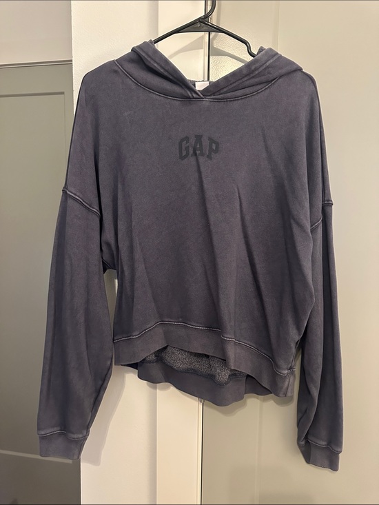 GAP Tops - GAP Washed Cropped Hoodie in Charcoal Gray